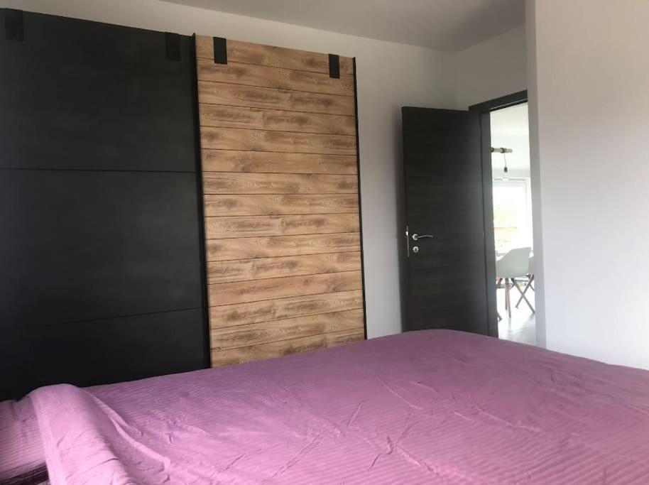 Huis Met Zonneterras, Tuin En Panoramisch Uitzicht Wellin Esterno foto